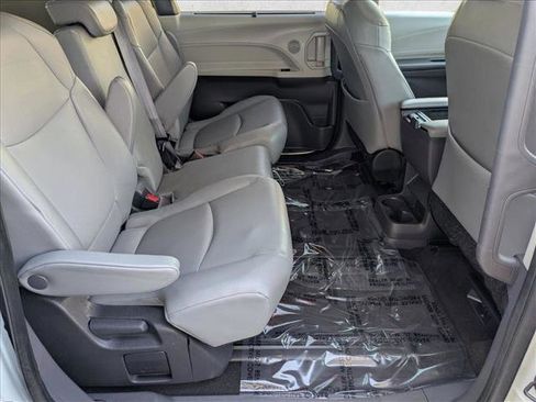 Used 2024 Toyota Sienna XLE image 19