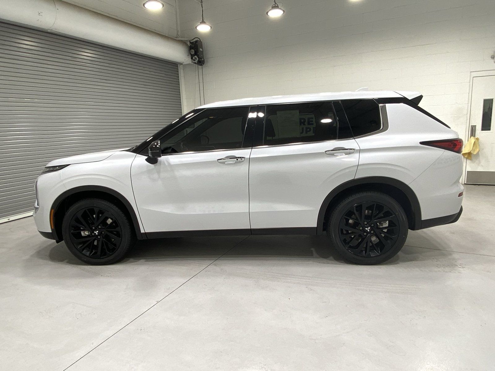 Used 2024 Mitsubishi Outlander SE Black Edition AWD/4WD image 5