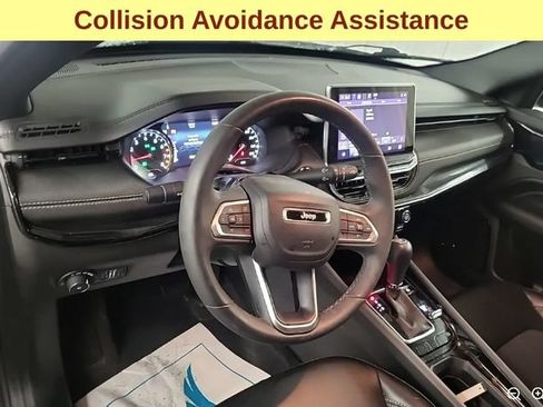 Used 2023 Jeep Compass Latitude w/ Sun and Sound Group AWD/4WD image 7