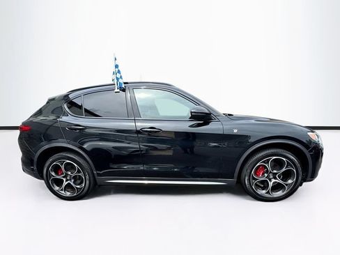 Used 2023 Alfa Romeo Stelvio Ti AWD/4WD image 11