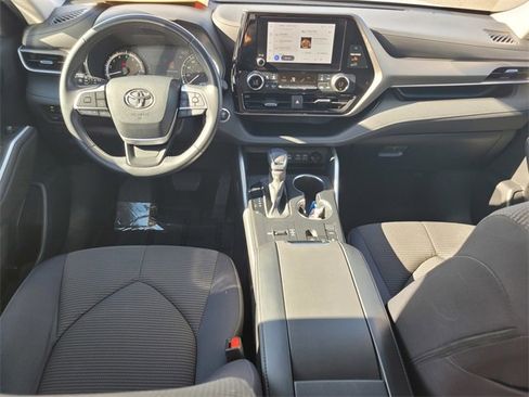 Used 2023 Toyota Highlander LE image 16