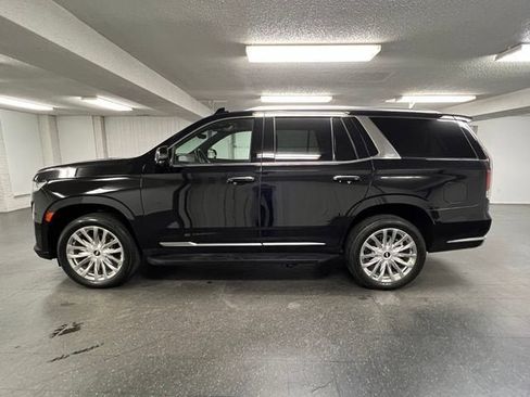 Used 2024 Cadillac Escalade Premium Luxury AWD/4WD image 2