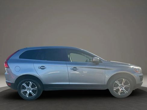 Used 2011 Volvo XC60 T6 image 4