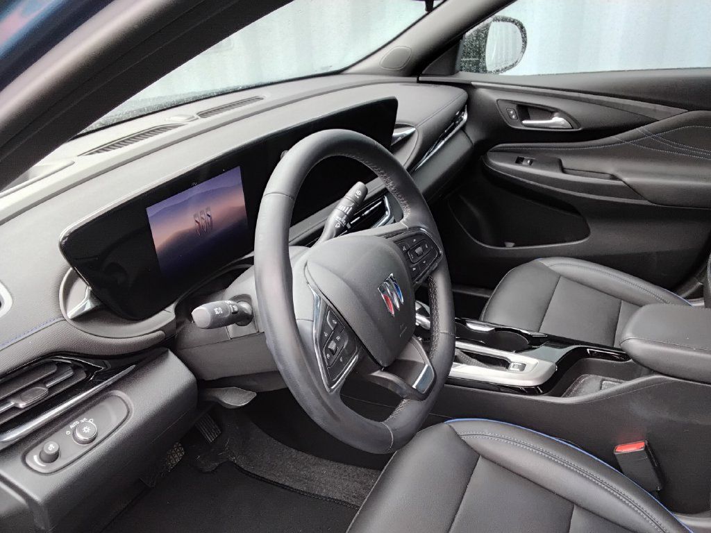 Used 2025 Buick Envista Sport Touring w/ Convenience II Package FWD image 8