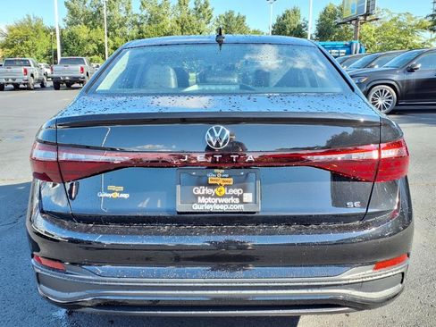 New 2025 Volkswagen Jetta SE FWD image 9