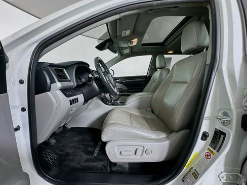 Used 2018 Toyota Highlander Limited FWD image 13