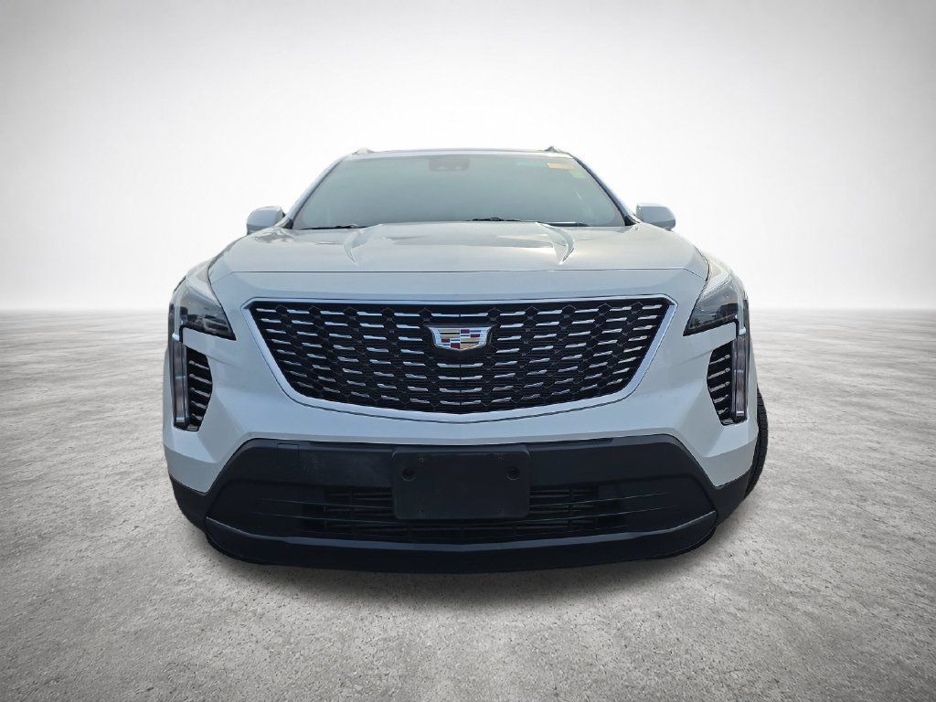 Used 2021 Cadillac XT4 Luxury w/ Cold Weather Package AWD/4WD image 3