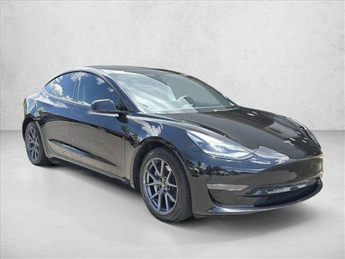 Used 2021 Tesla Model 3 Standard Range Plus RWD image 3