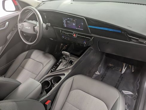 Certified 2024 Kia Niro EX image 29