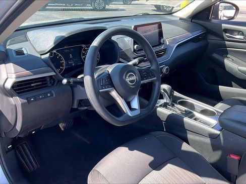 Used 2024 Nissan Altima 2.5 SV AWD/4WD image 15