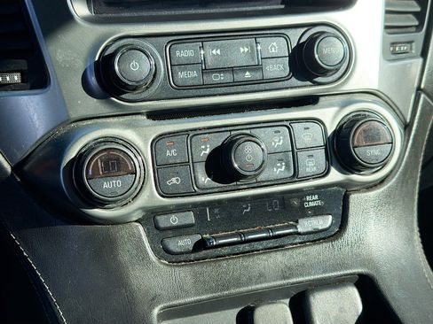 Used 2020 Chevrolet Suburban LS image 31