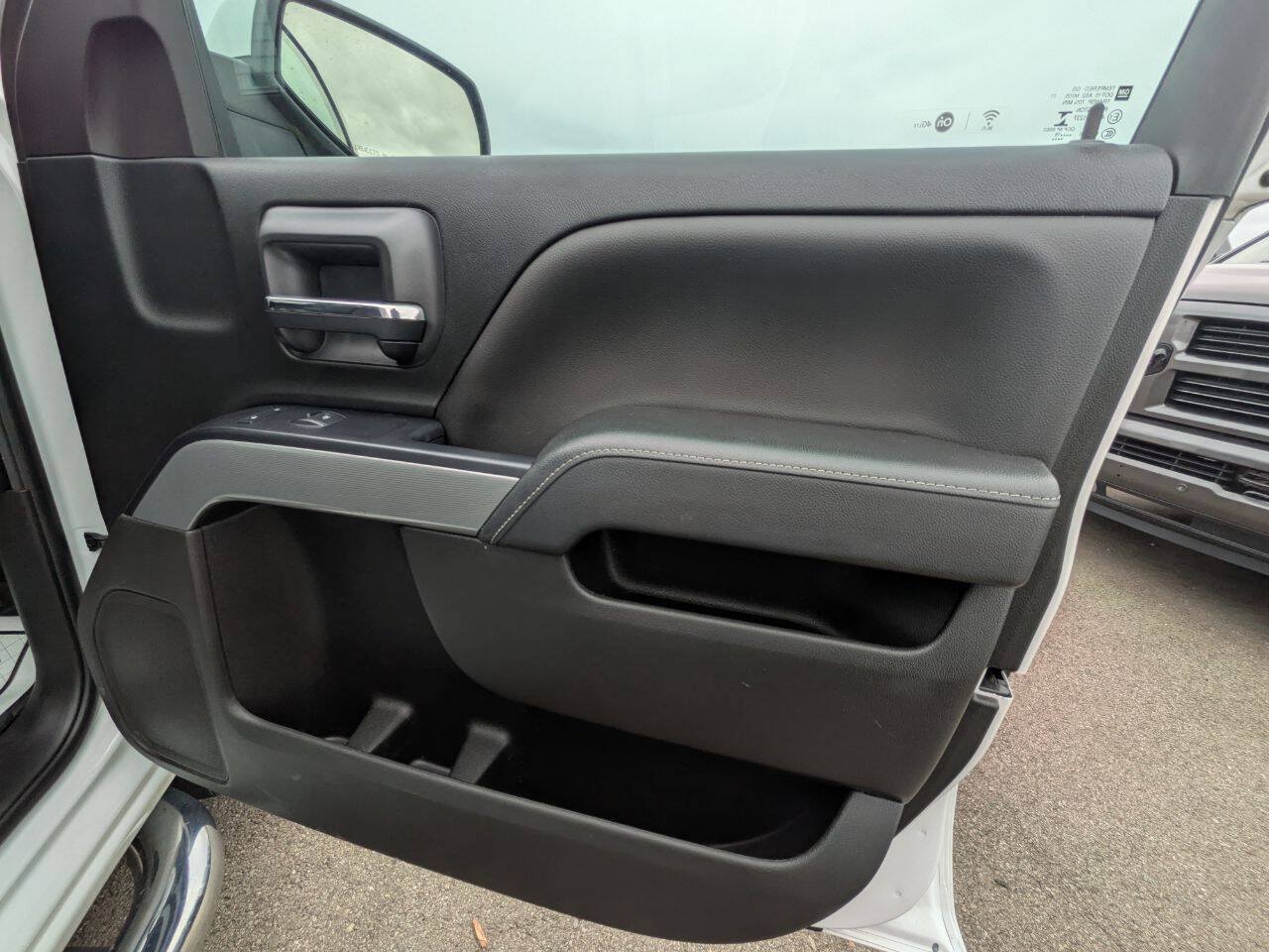Used 2018 Chevrolet Silverado 1500 LT w/ All Star Edition AWD/4WD image 22