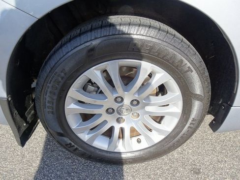 Used 2016 Toyota Sienna XLE image 34