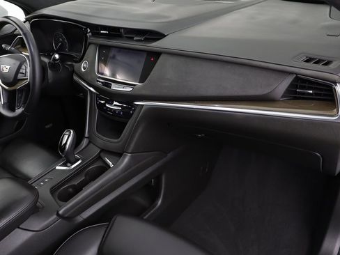 Used 2017 Cadillac XT5 Platinum w/ Driver Assist Package image 21