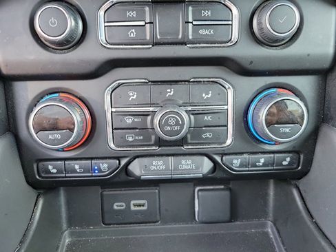 Used 2023 Chevrolet Suburban Premier RWD image 14