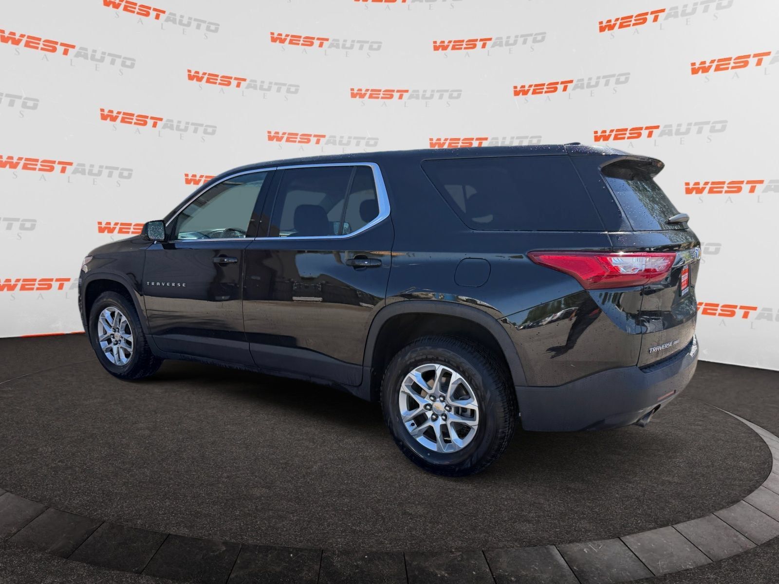 Used 2020 Chevrolet Traverse LS AWD/4WD image 3