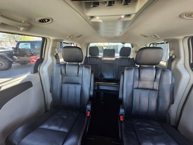 Used 2015 Chrysler Town & Country Touring FWD image 18