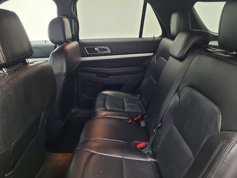 Used 2016 Ford Explorer XLT w/ Equipment Group 202A AWD/4WD image 18
