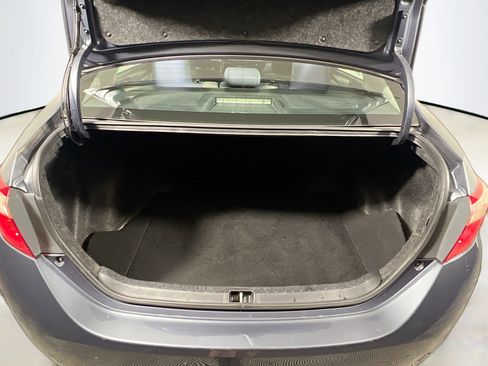 Used 2019 Toyota Corolla LE image 32