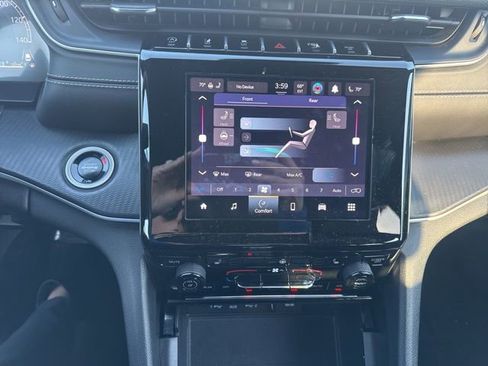 Used 2024 Jeep Grand Cherokee L Laredo w/ Luxury Tech Group I image 10