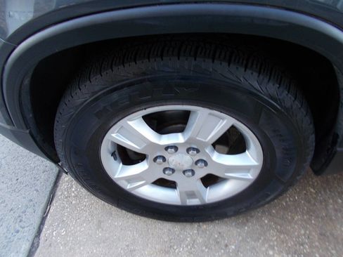 Used 2011 GMC Acadia SLE image 9