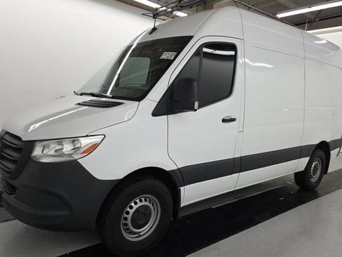 Used 2024 Mercedes-Benz Sprinter 2500 image 2