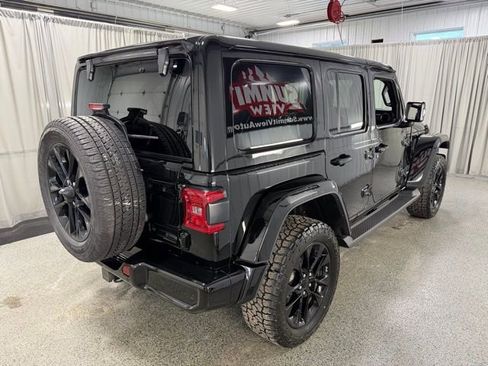 Used 2022 Jeep Wrangler Unlimited Sahara image 4