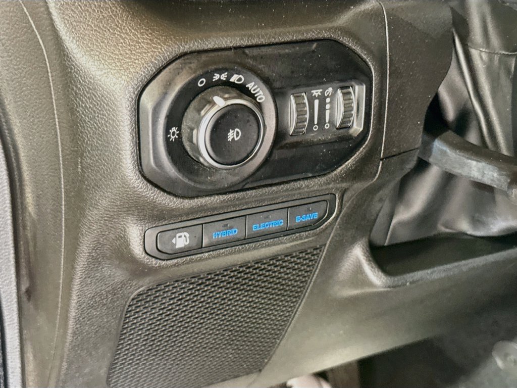 Used 2022 Jeep Wrangler Unlimited Sahara w/ Cold Weather Group AWD/4WD image 11
