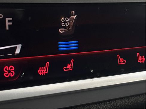 Used 2019 BMW 750i xDrive w/ Executive Package AWD/4WD image 44