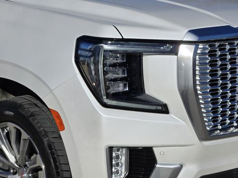 Used 2021 GMC Yukon XL Denali w/ Denali Premium Package image 6