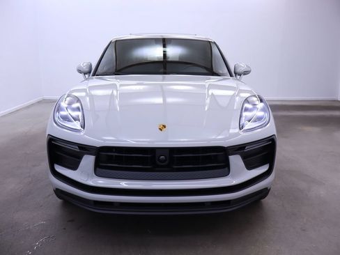 Certified 2025 Porsche Macan AWD/4WD image 10