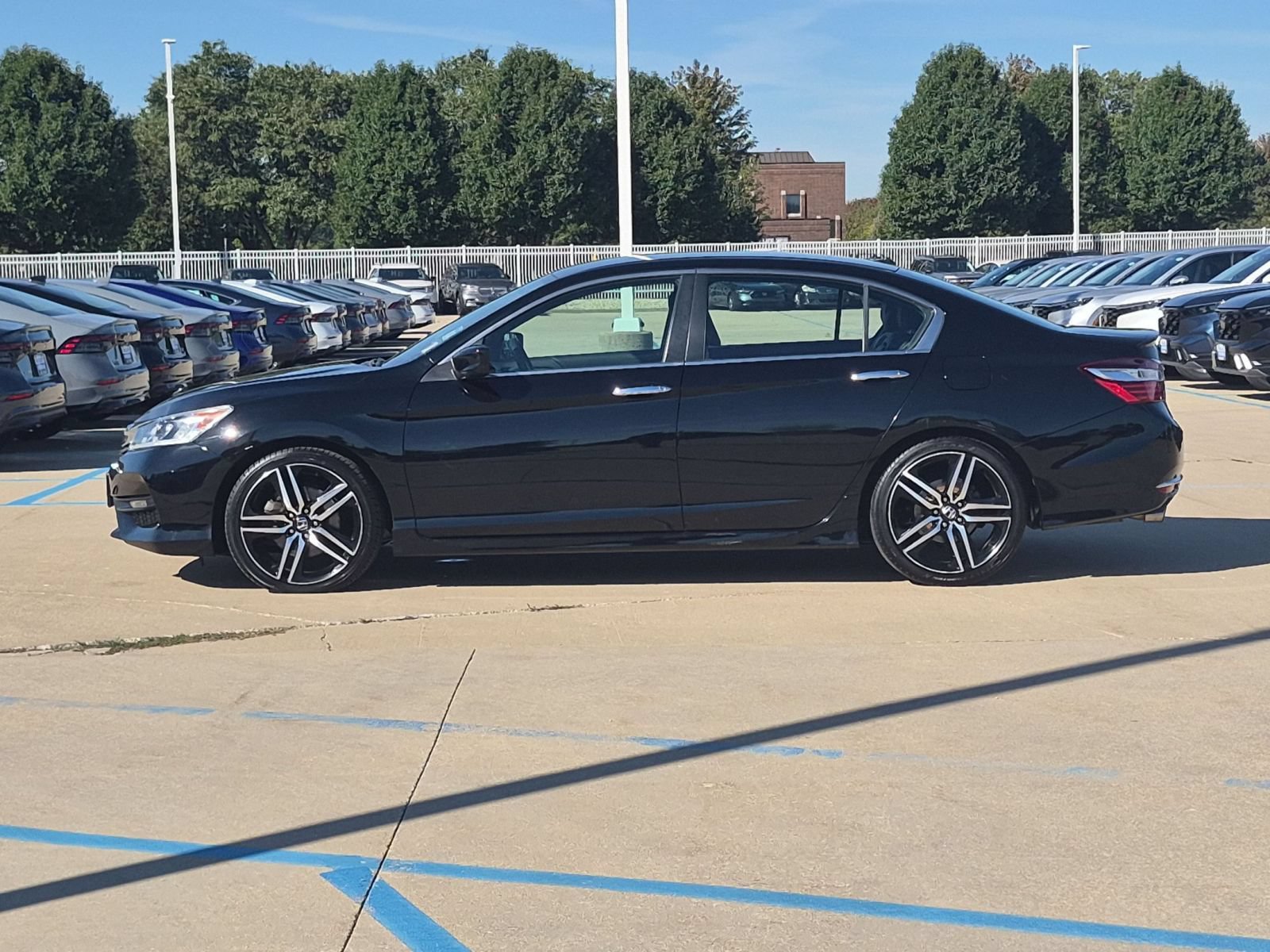 Used 2016 Honda Accord Sport image 10