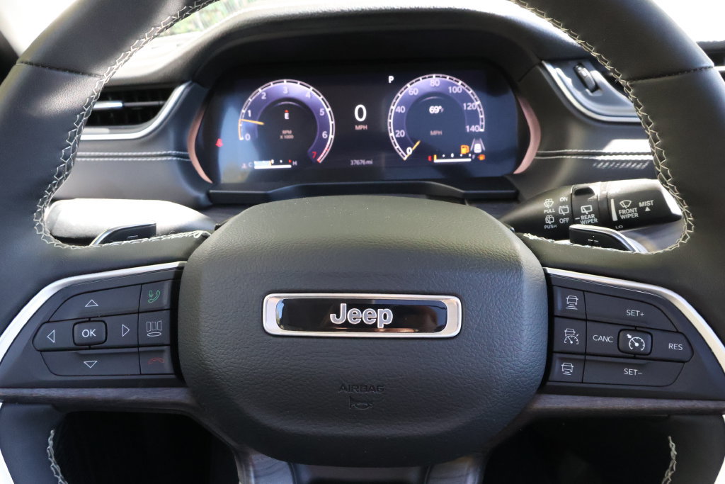 Used 2023 Jeep Grand Cherokee L Limited AWD/4WD image 26