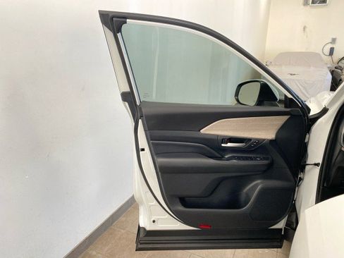 Used 2024 Toyota Grand Highlander Limited image 16