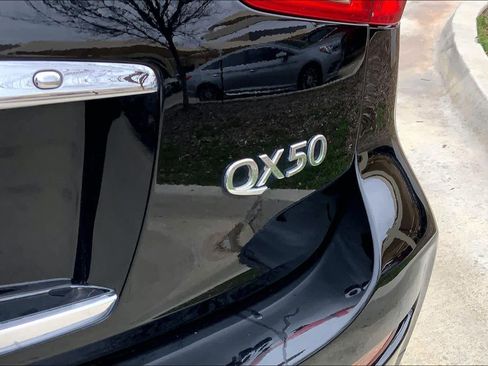 Used 2017 INFINITI QX50 Journey w/ Premium Package image 9