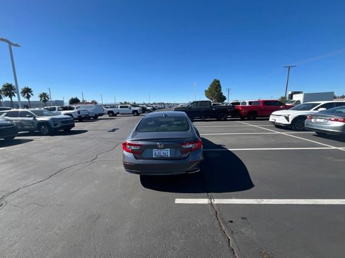Used 2018 Honda Accord Touring image 6
