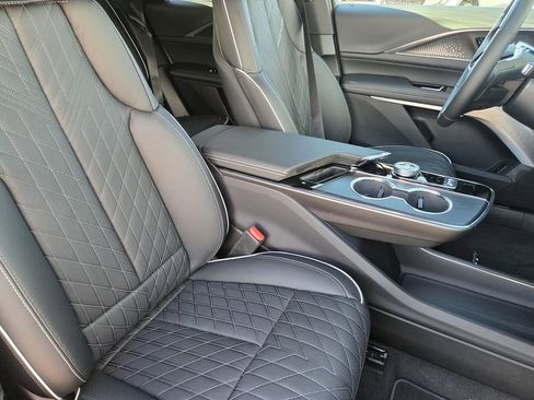 New 2026 Cadillac Lyriq V AWD/4WD image 8