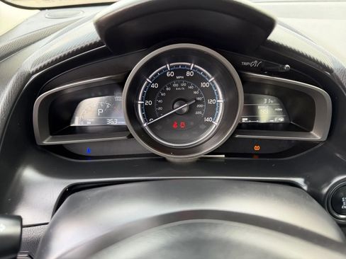 Used 2019 Toyota Yaris LE image 14