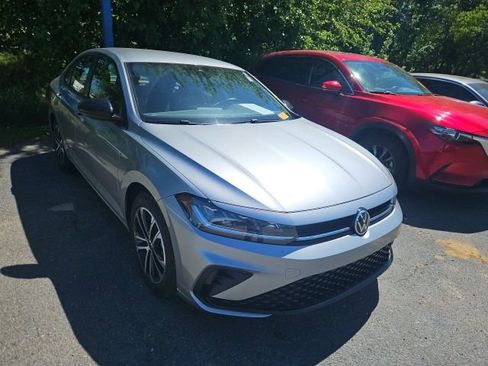 Used 2025 Volkswagen Jetta Sport image 2