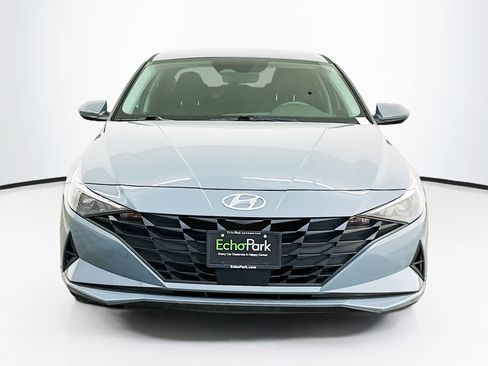 Used 2023 Hyundai Elantra SEL w/ Convenience Package FWD image 2