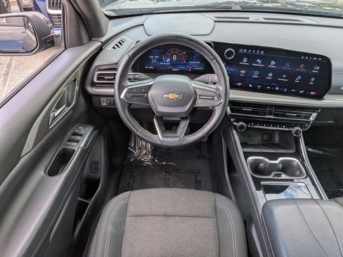 Used 2024 Chevrolet Traverse LT image 18