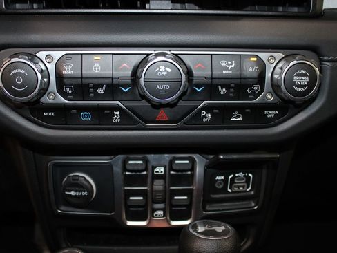 Used 2025 Jeep Wrangler Unlimited Sahara w/ Safety Group image 32