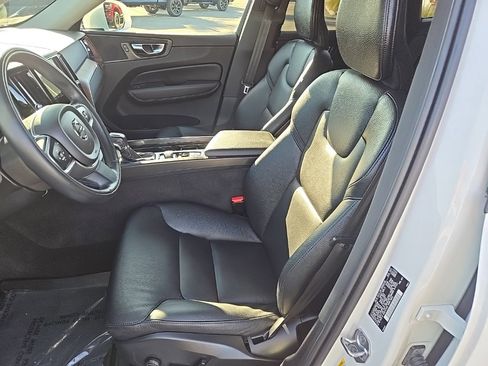 Used 2021 Volvo XC60 T5 Momentum w/ Premium Package image 24