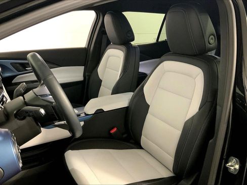 Used 2025 Chevrolet Equinox EV LT image 22