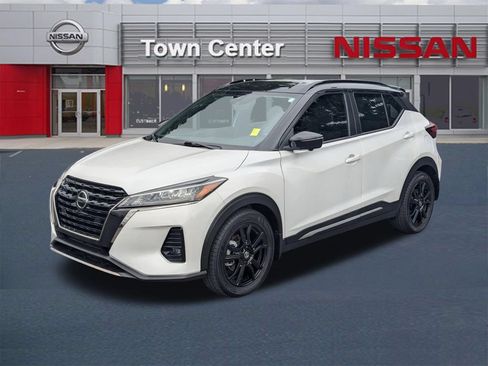 Certified 2021 Nissan Kicks SR w/ SR Premium Package FWD image 3