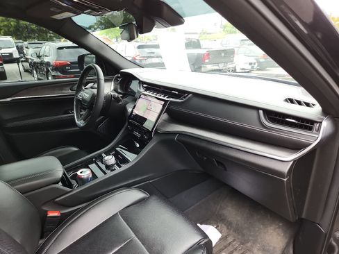 Used 2023 Jeep Grand Cherokee L Overland w/ Luxury Tech Group IV AWD/4WD image 17