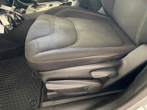 Used 2015 Jeep Cherokee Latitude w/ Cold Weather Group image 13