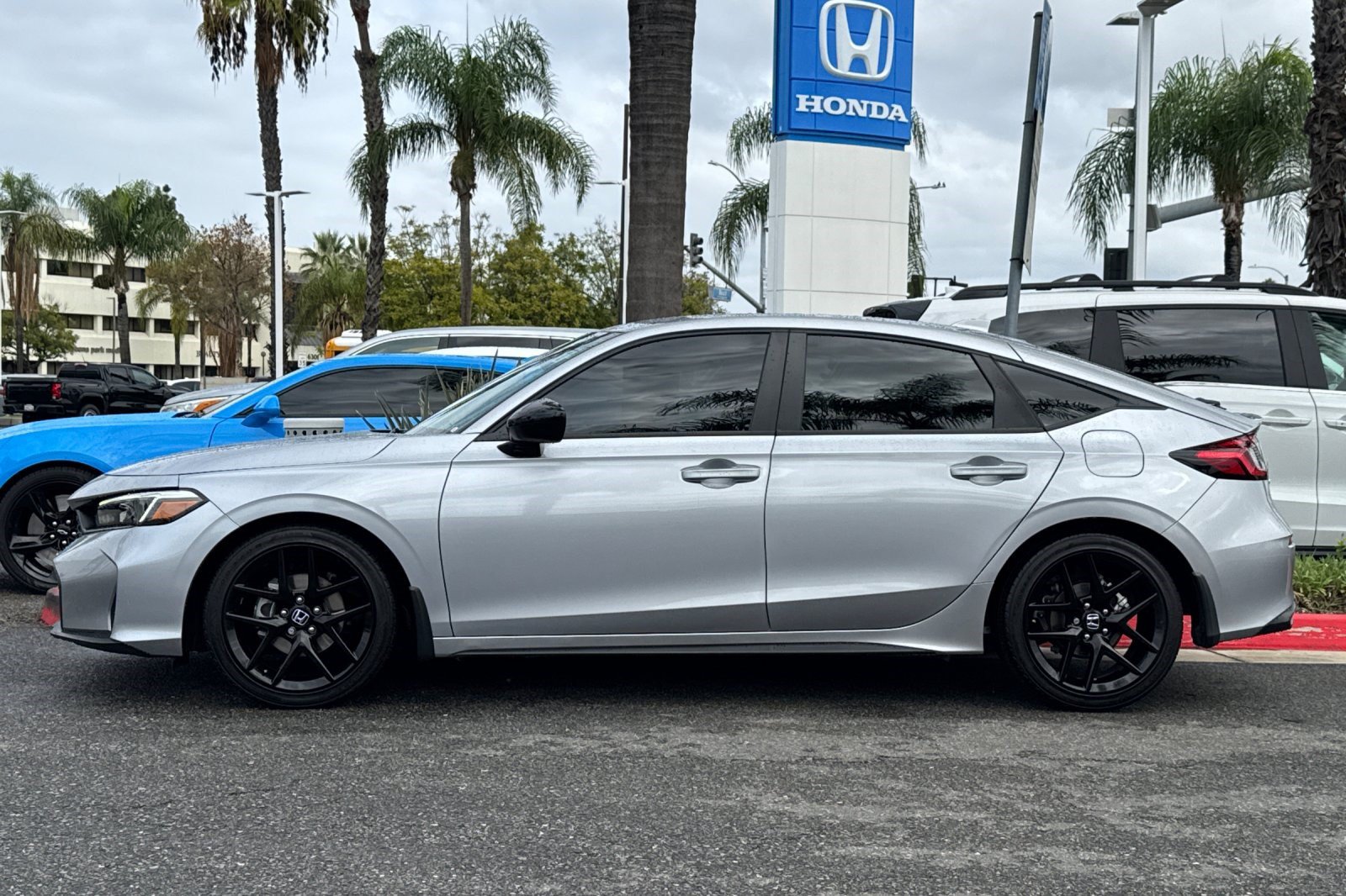 Used 2025 Honda Civic Sport image 2