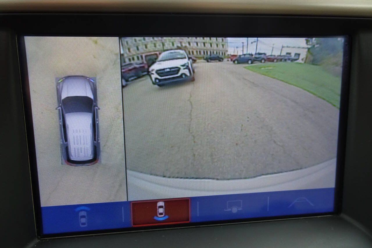 Used 2019 GMC Acadia Denali w/ Technology Package AWD/4WD image 31