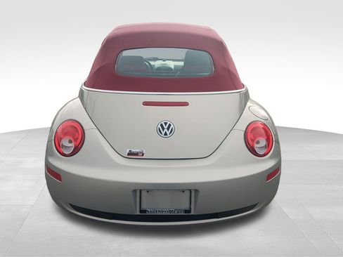Used 2009 Volkswagen Beetle Blush image 4